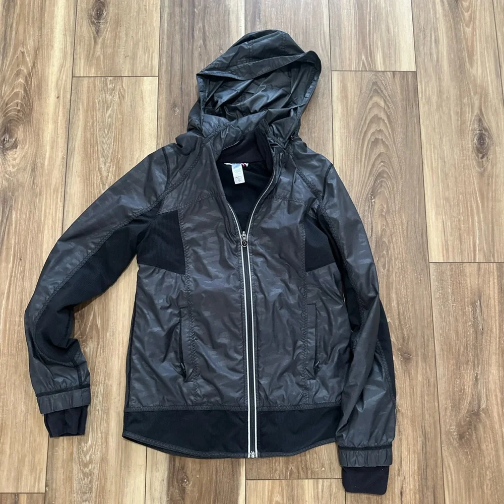 Ivivva girls speed ahead zip up Black Hooded Jacket size 14